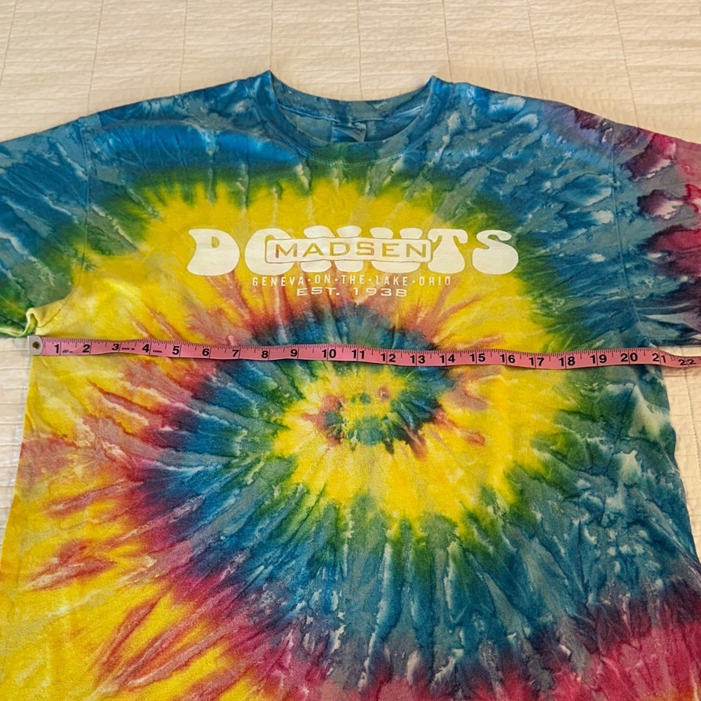 Gildan Large Creamsticks Tie-Dye Madsen Donuts - Picture 5 of 6